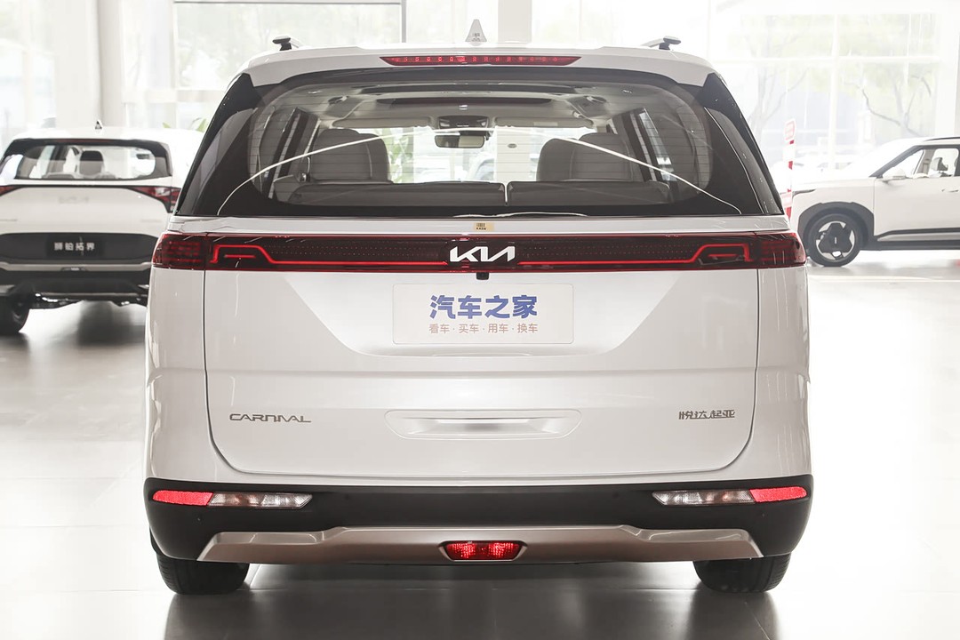 Kia Carnival - Miniature 9
