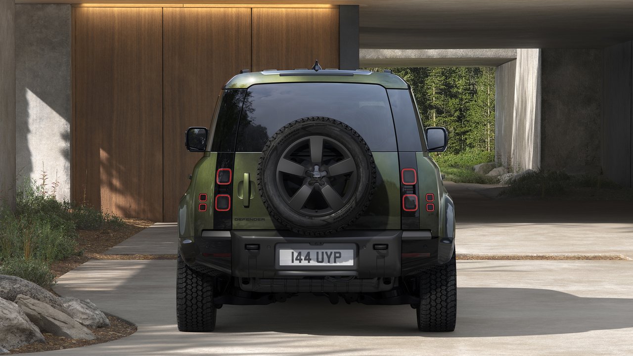 Land Rover Defender 110 - Miniature 3