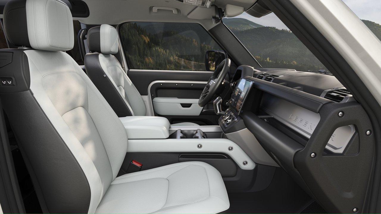 Land Rover Defender 110 - Miniature 6