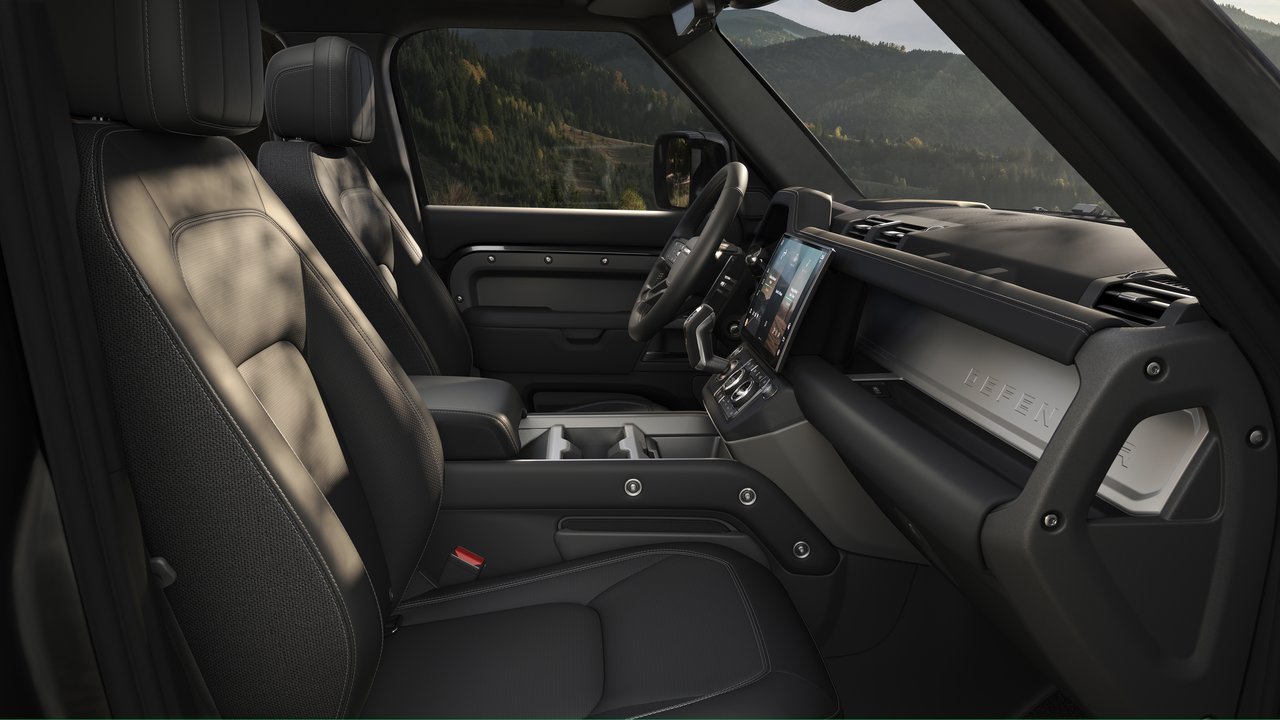 Land Rover Defender 110 - Miniature 7