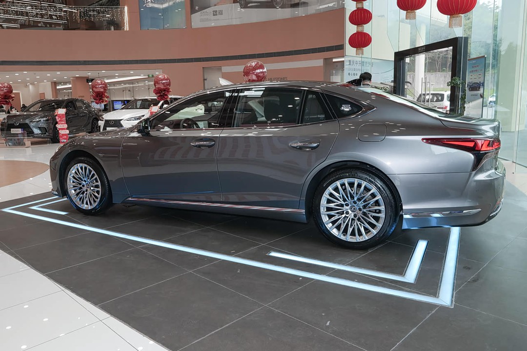 Lexus Ls - Miniature 5