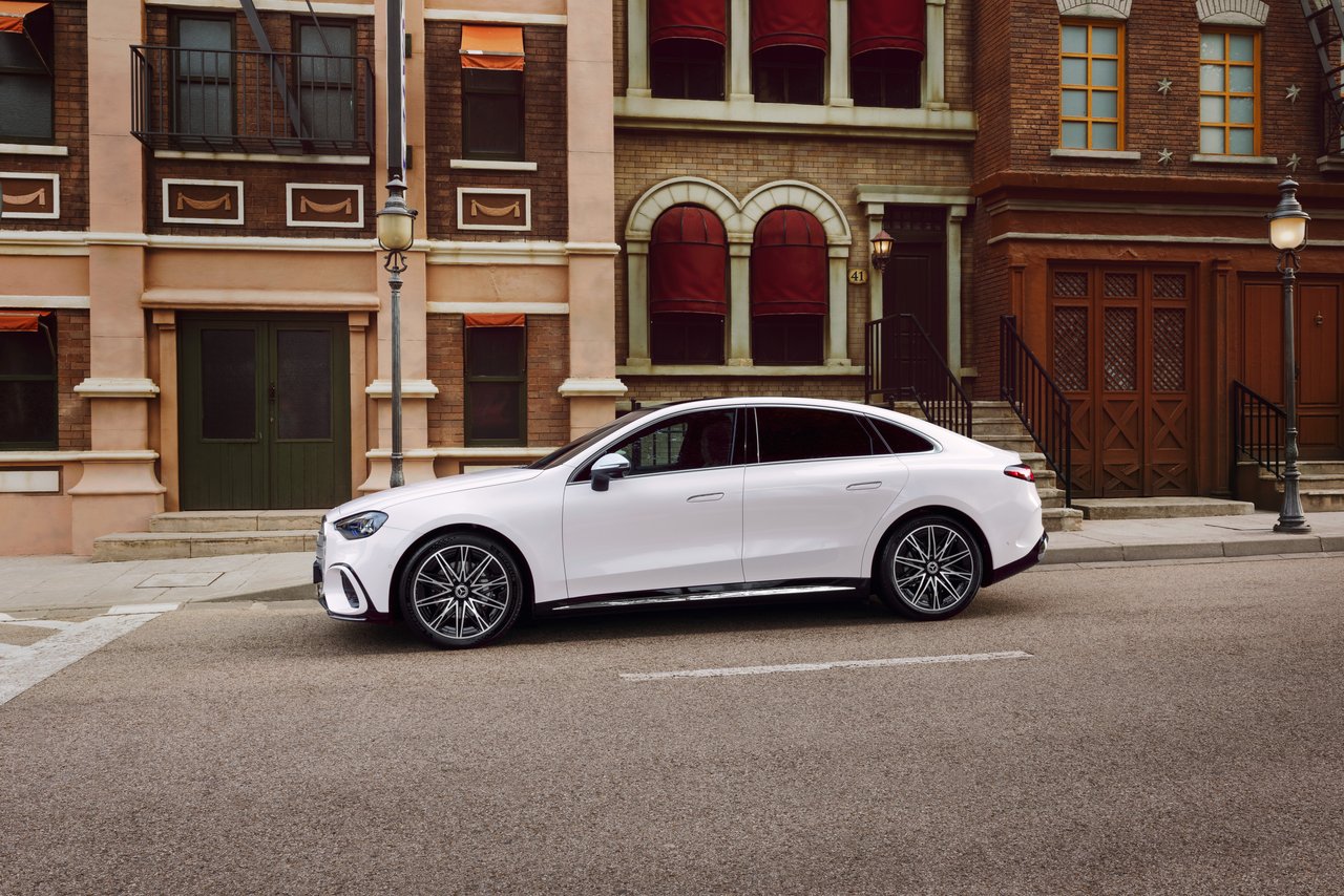 Mercedes Classe C - Miniature 3