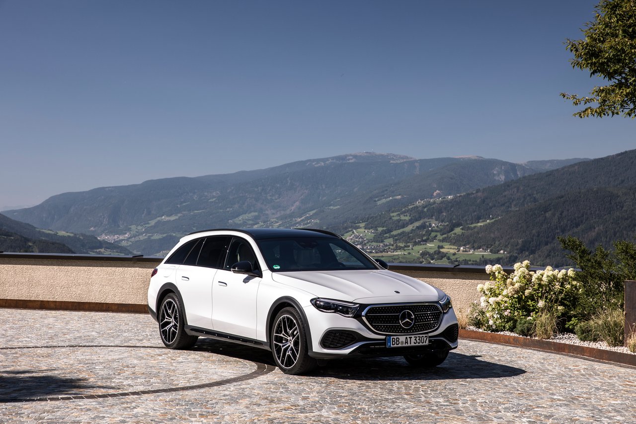 Mercedes Classe E - Miniature 2