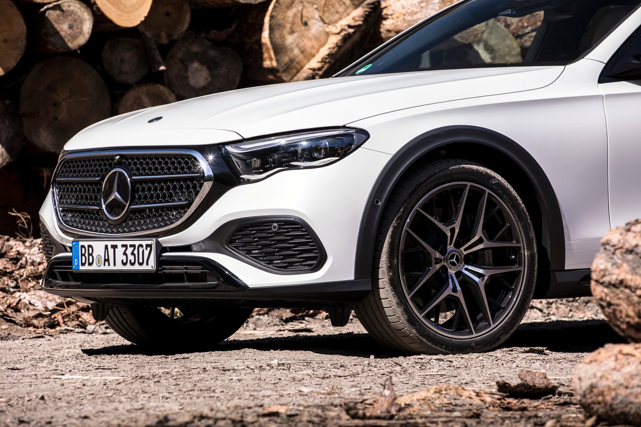 Mercedes Classe E - Miniature 5