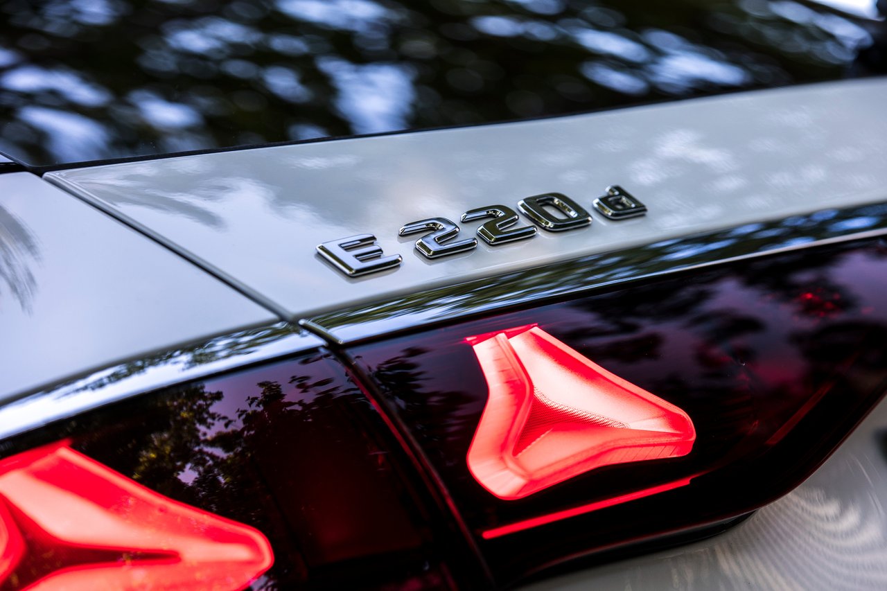Mercedes Classe E - Miniature 8