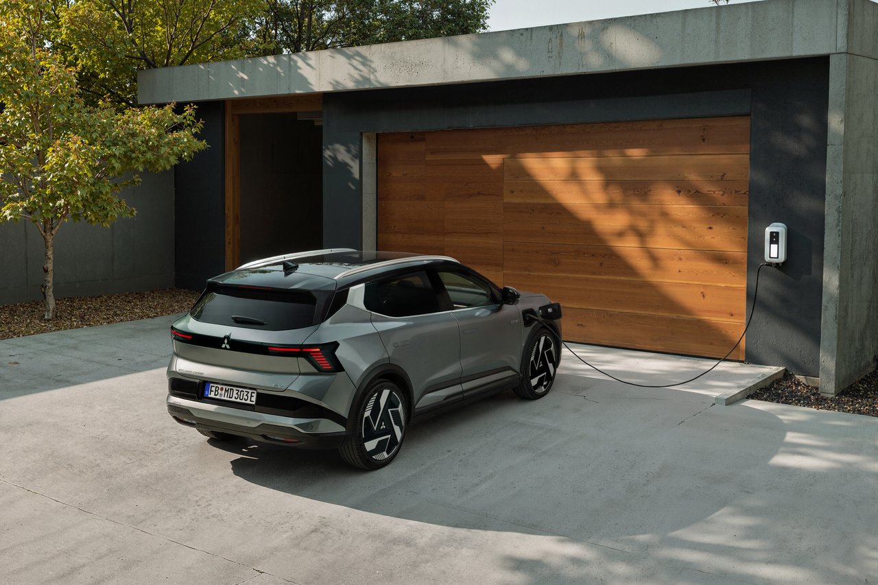 Mitsubishi Eclipse Cross PHEV - Miniature 3