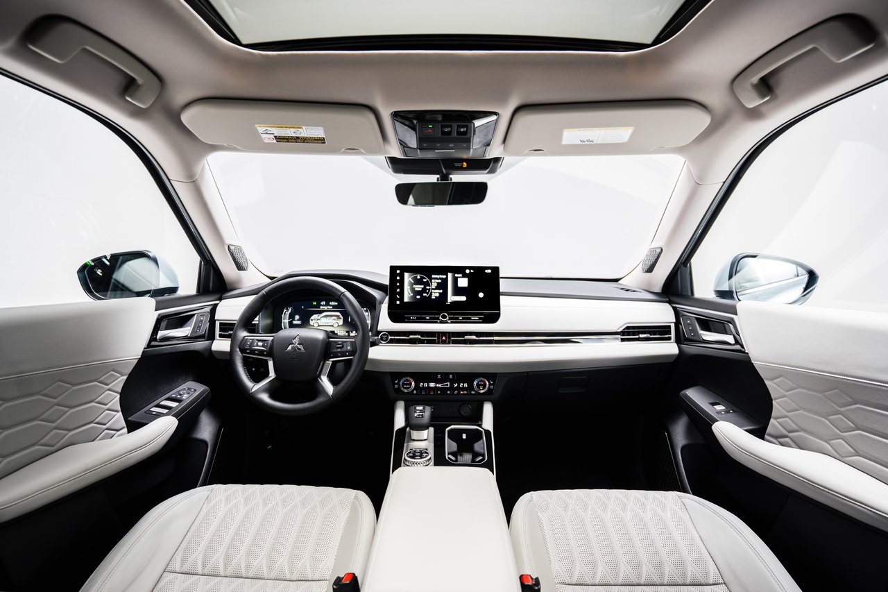 Mitsubishi Outlander PHEV - Miniature 7