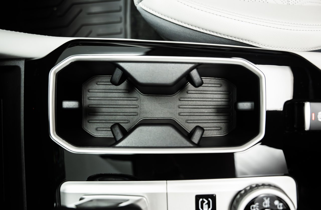 Mitsubishi Outlander PHEV - Miniature 8