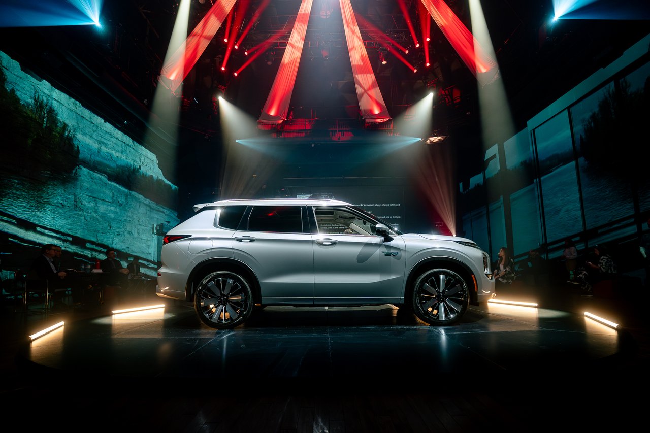 Mitsubishi Outlander PHEV - Miniature 10
