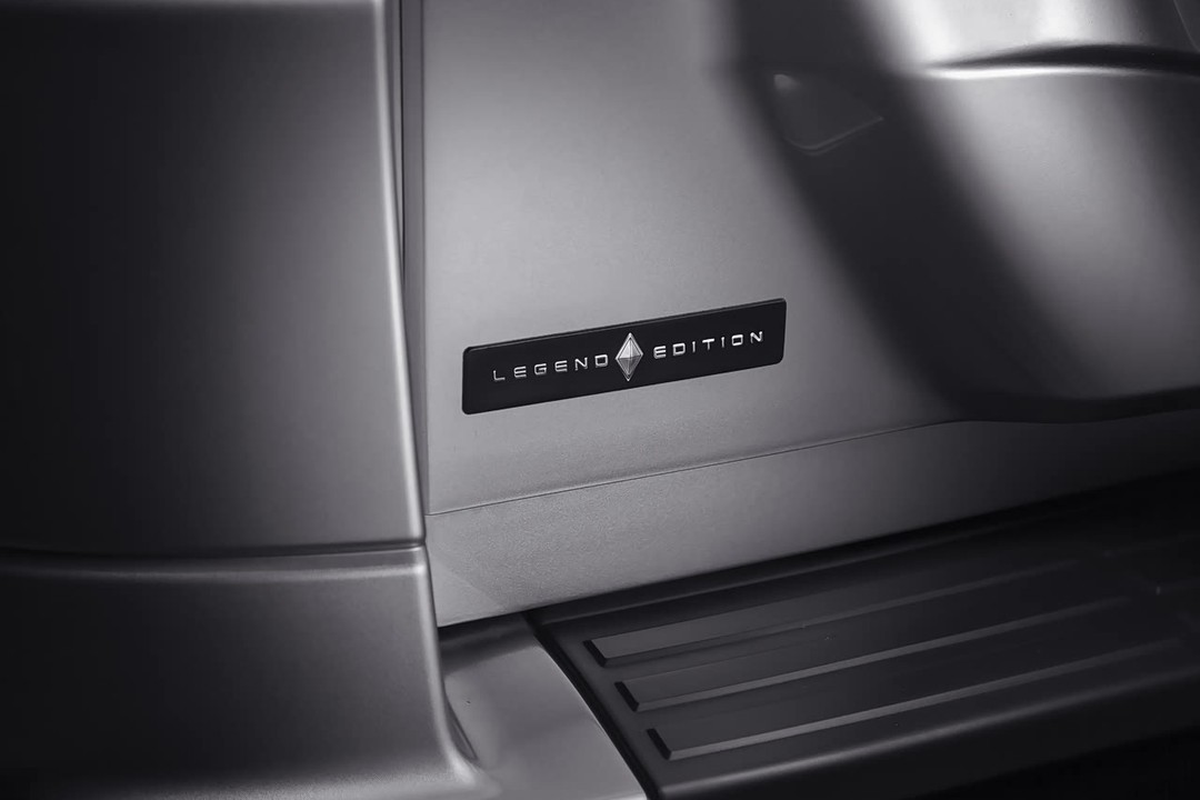 Mitsubishi Pajero - Miniature 13