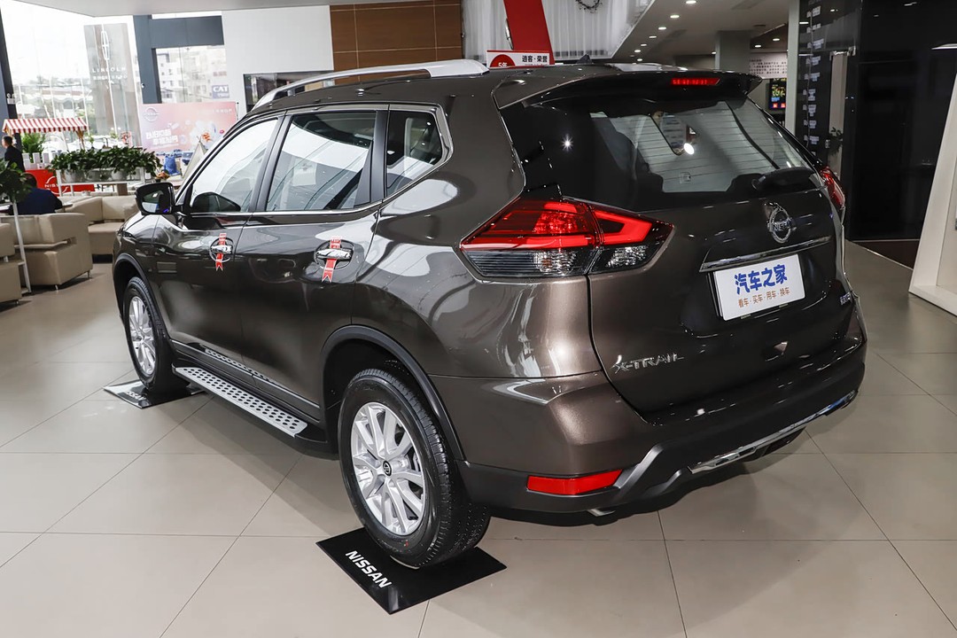 Nissan X Trail - Miniature 5