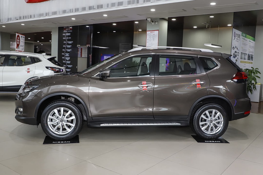 Nissan X Trail - Miniature 6