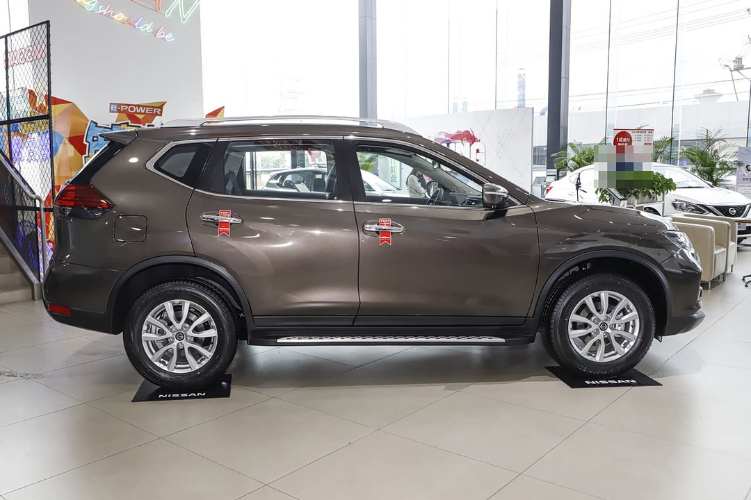 Nissan X Trail - Miniature 8