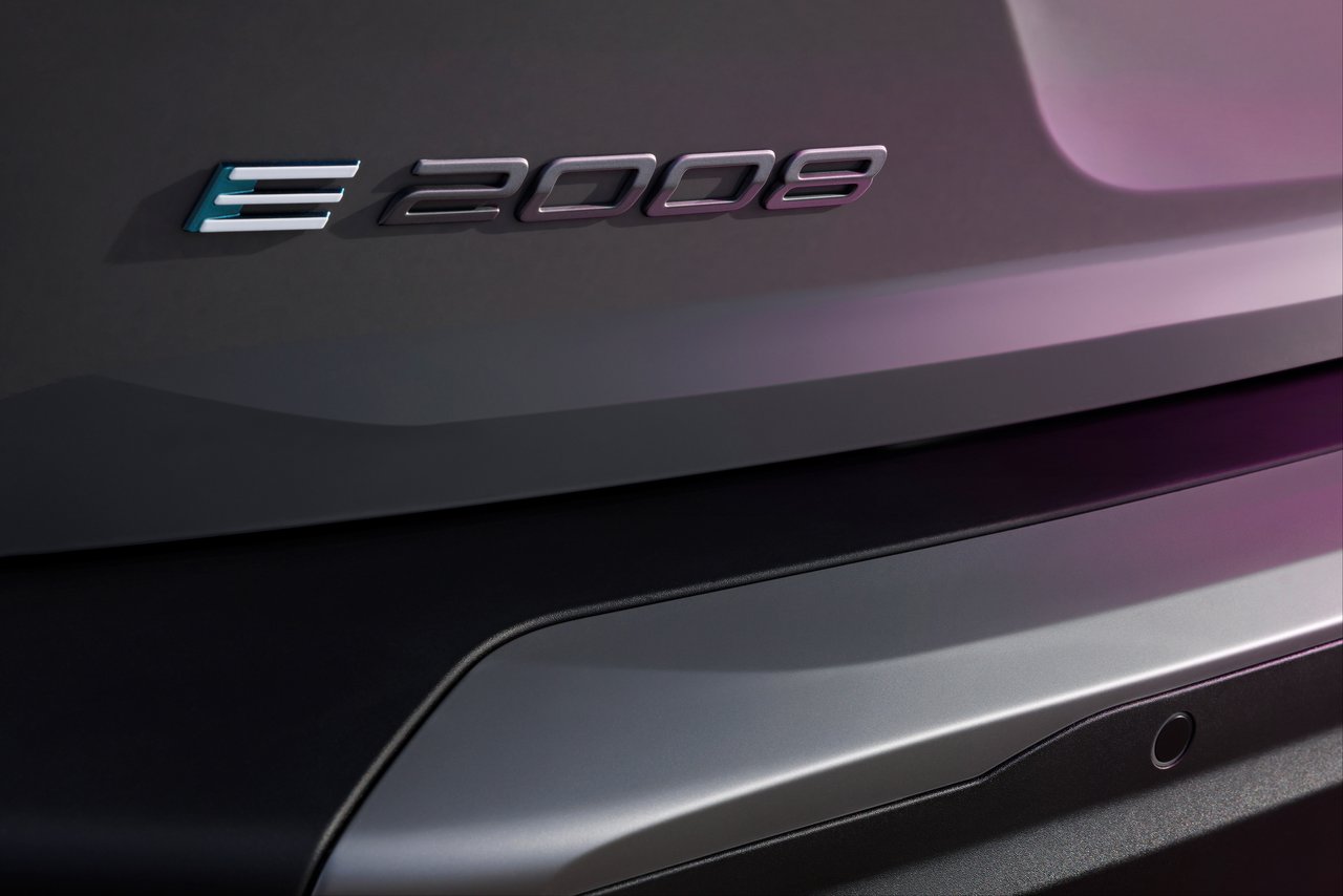 Peugeot 2008 - Miniature 7