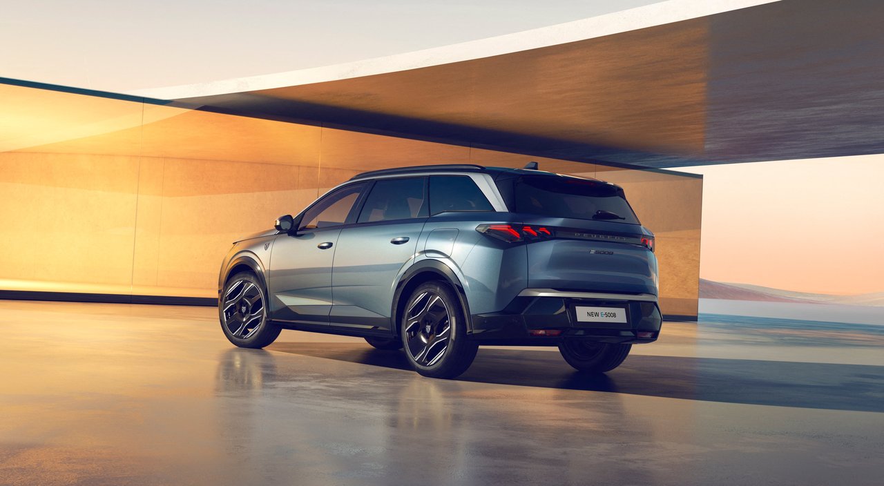 Peugeot 5008 - Miniature 3