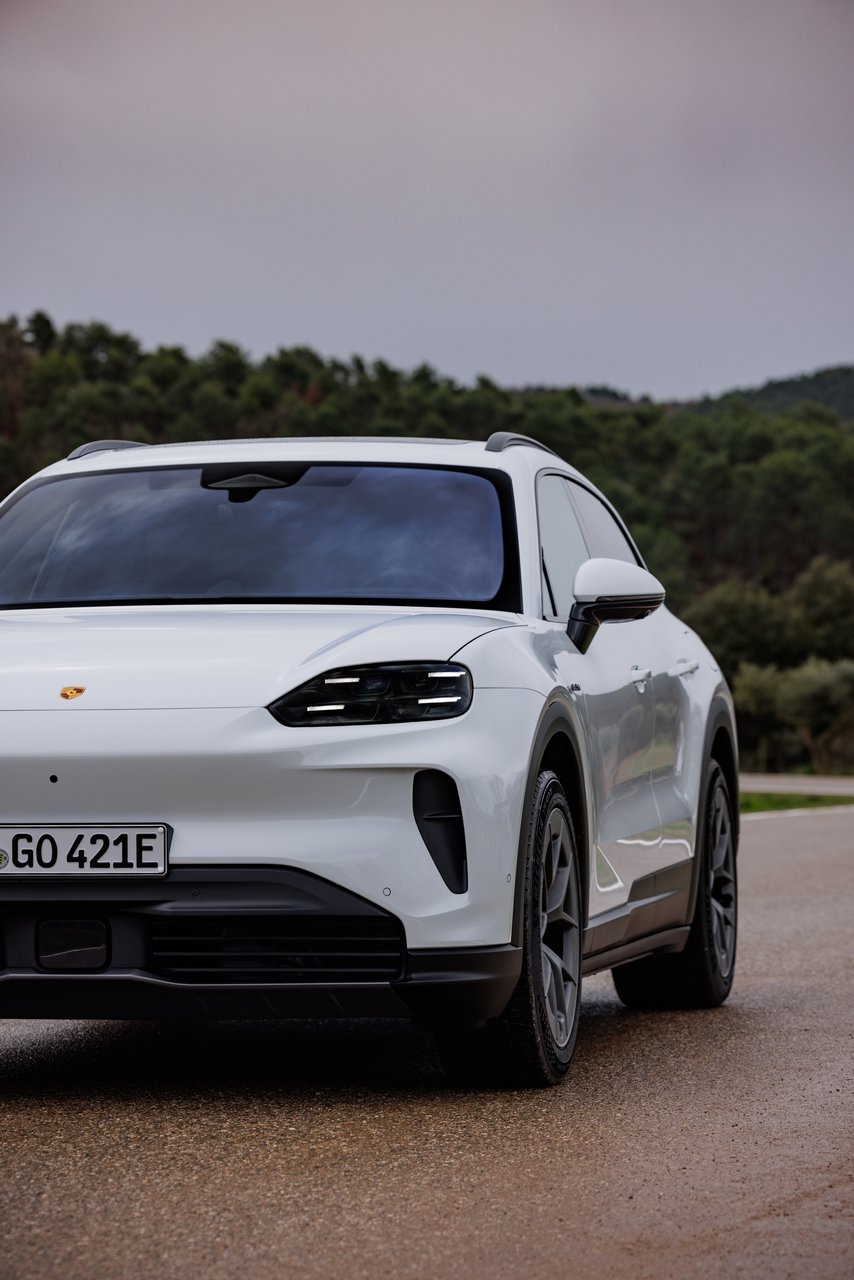 Porsche Cayenne - Miniature 6