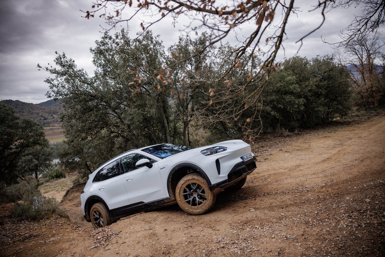 Porsche Cayenne - Miniature 7