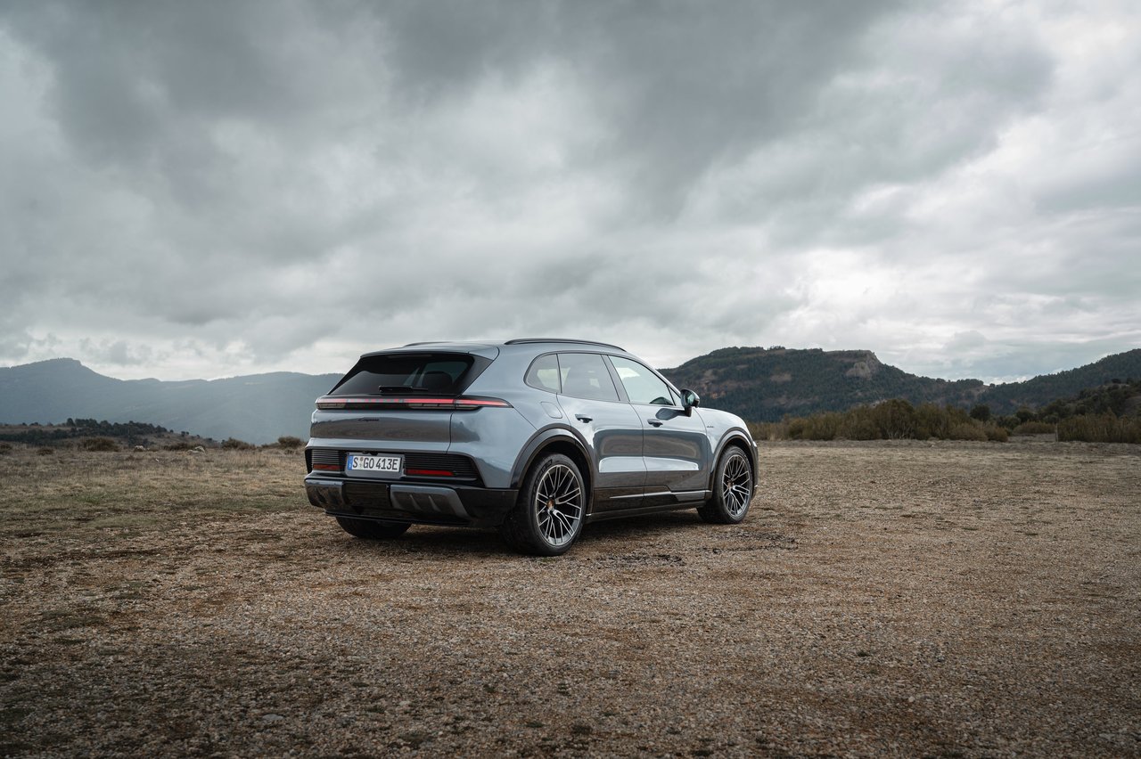 Porsche Cayenne - Miniature 9