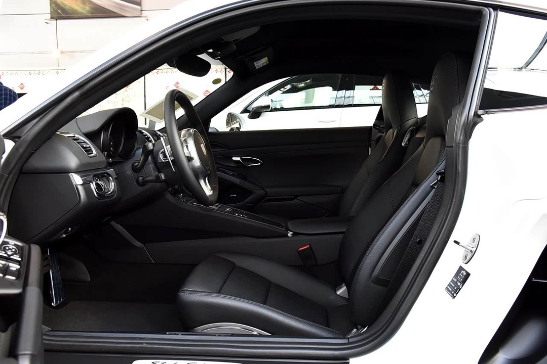 Porsche Cayman - Miniature 9