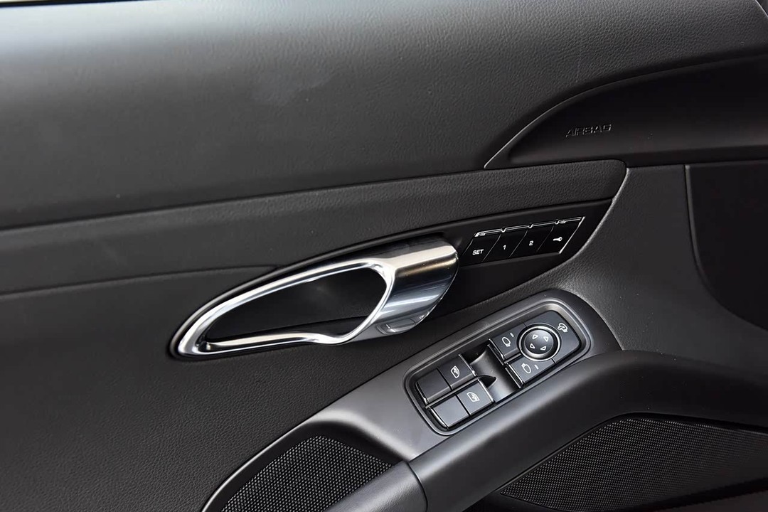 Porsche Cayman - Miniature 13