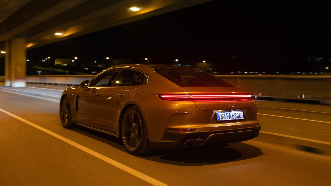 Porsche Panamera - Miniature 5