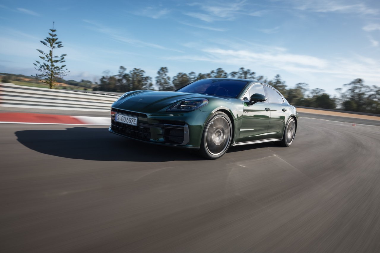 Porsche Panamera - Miniature 6
