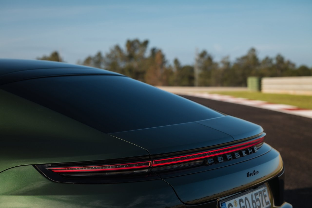 Porsche Panamera - Miniature 9