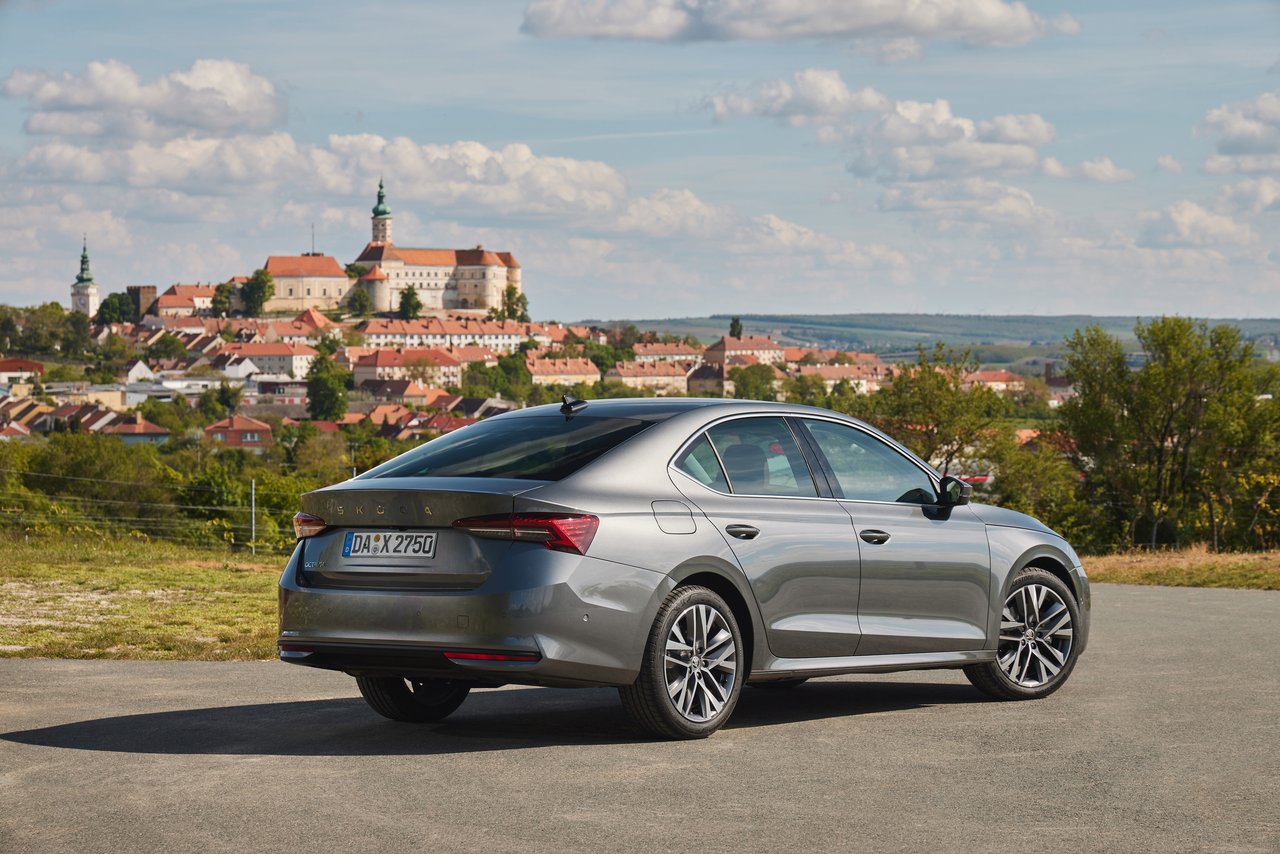 Skoda Octavia - Miniature 8