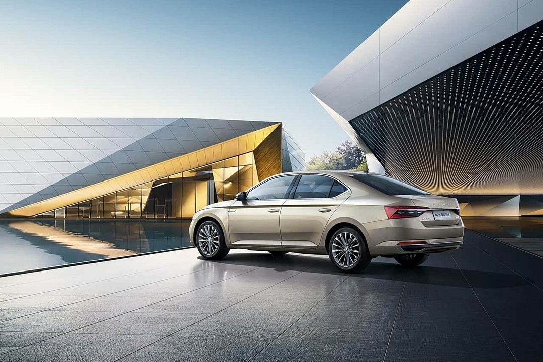 Skoda Superb - Miniature 2