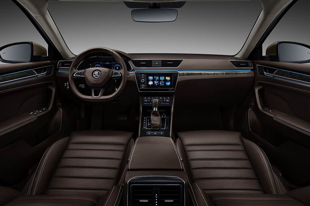 Skoda Superb - Miniature 3