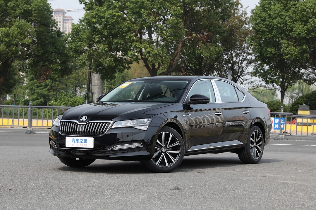 Skoda Superb - Miniature 5