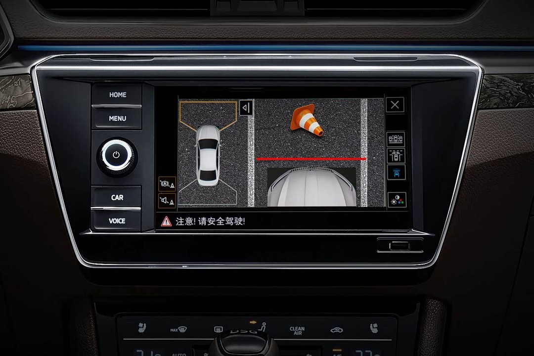 Skoda Superb - Miniature 10