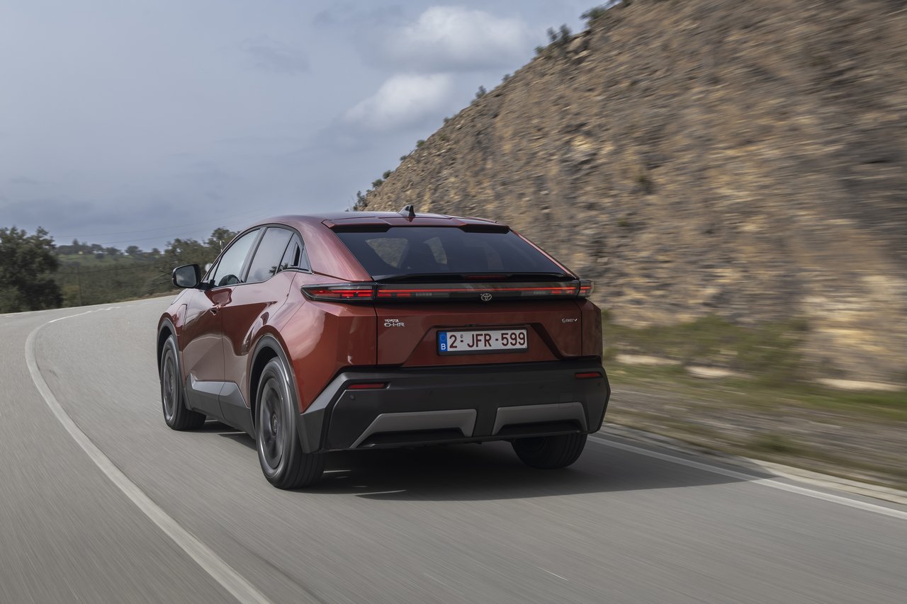 Toyota C-HR - Miniature 2