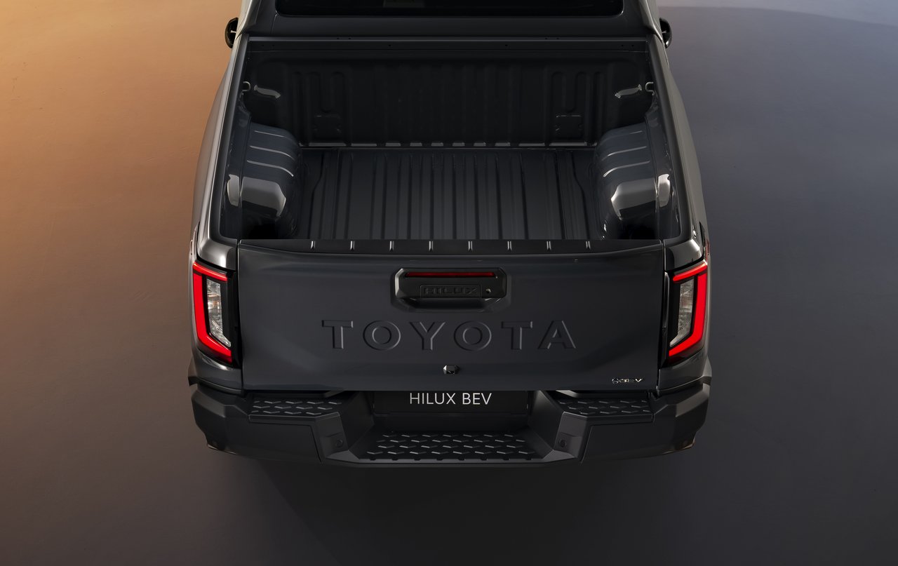 Toyota Hilux - Miniature 2