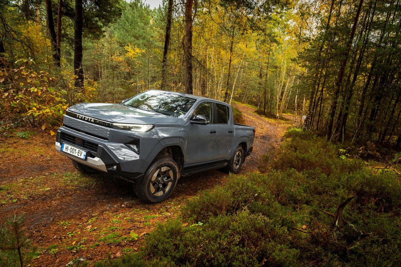 Toyota Hilux - Miniature 4