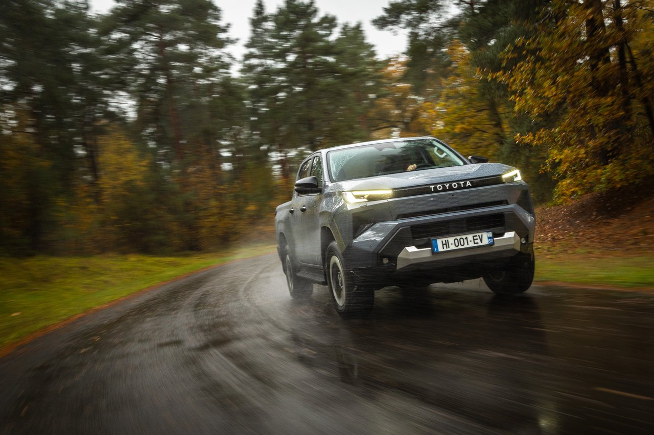 Toyota Hilux - Miniature 6