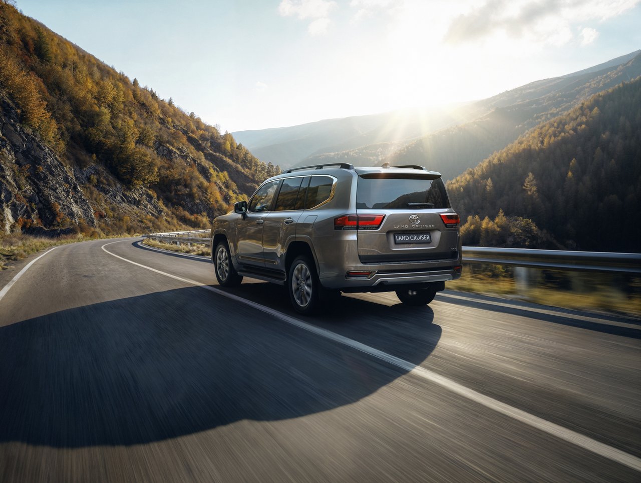 Toyota Land Cruiser 300 - Miniature 3