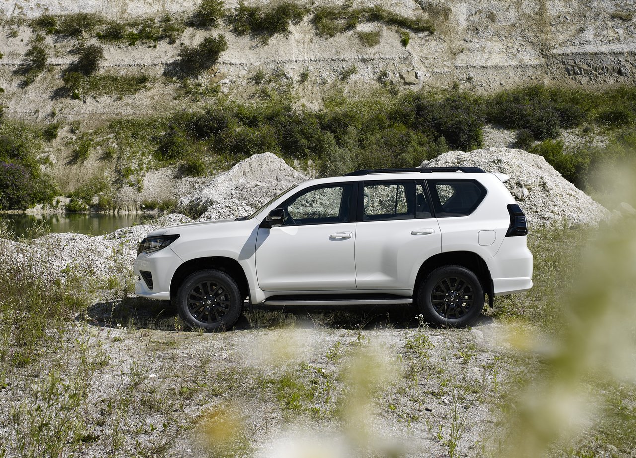 Toyota Land Cruiser Prado - Miniature 2