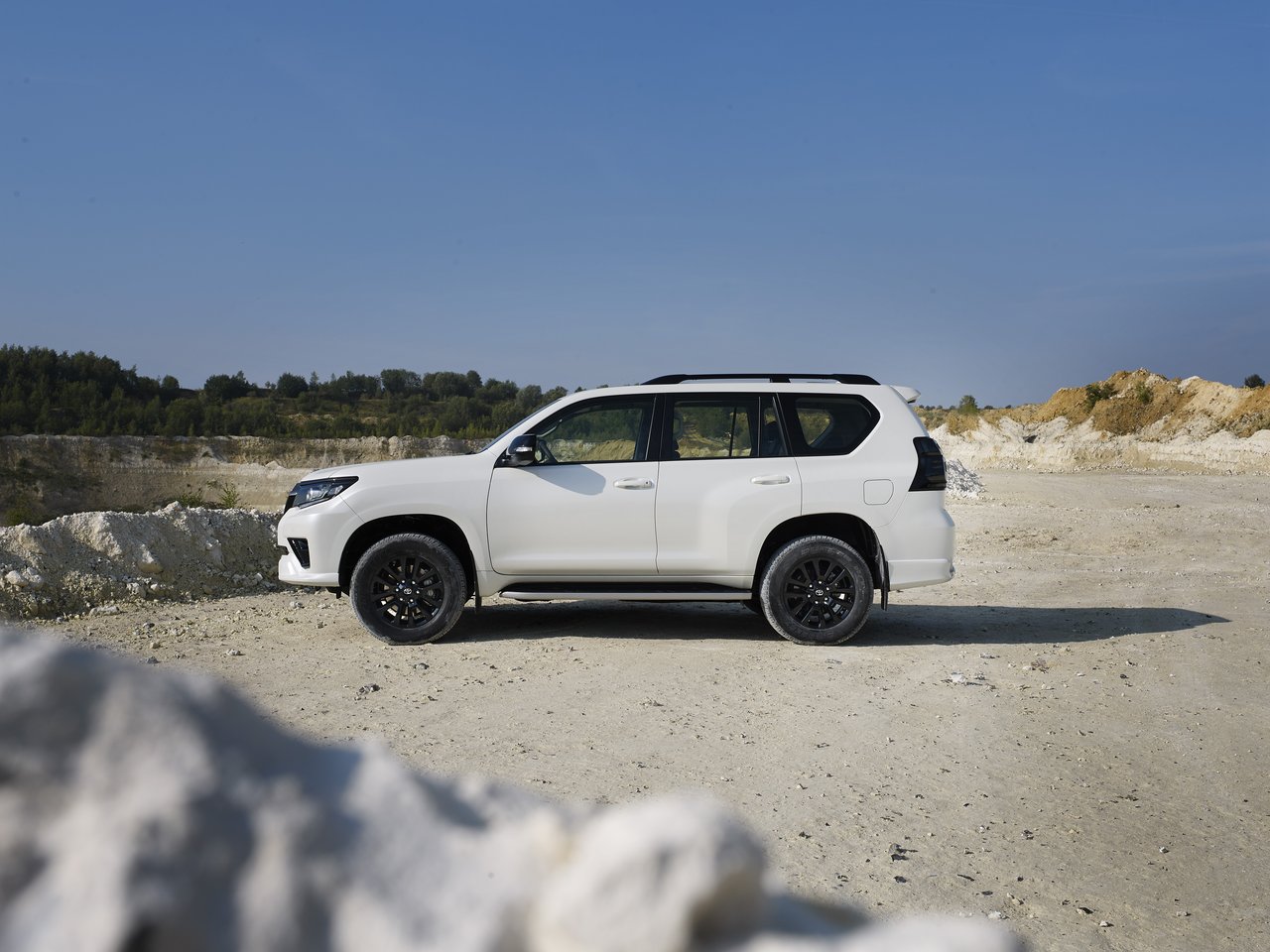 Toyota Land Cruiser Prado - Miniature 3