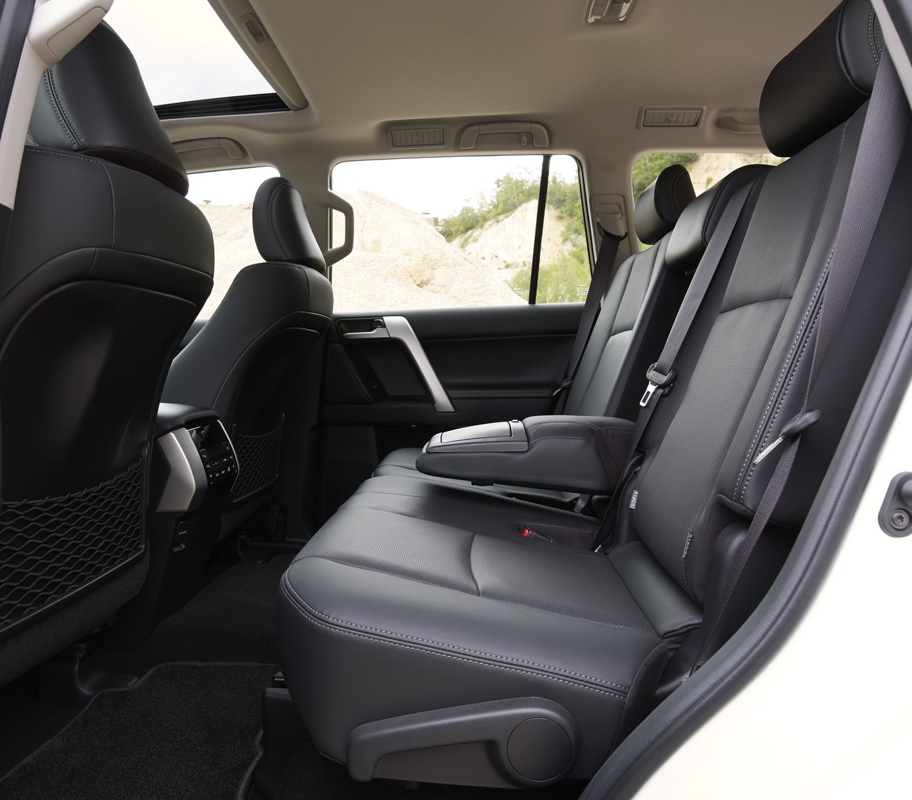 Toyota Land Cruiser Prado - Miniature 9