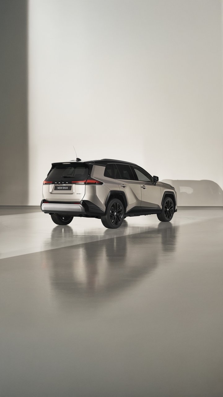 Toyota RAV4 - Miniature 2