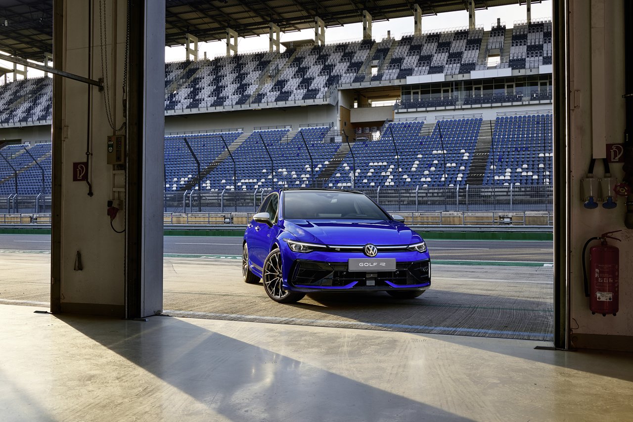 Volkswagen Golf - Miniature 3