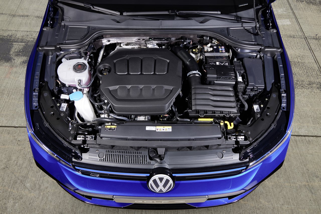Volkswagen Golf - Miniature 8