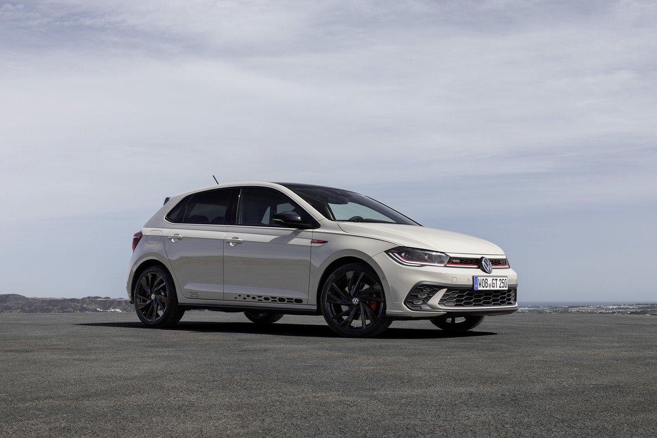 Volkswagen Polo - Miniature 5