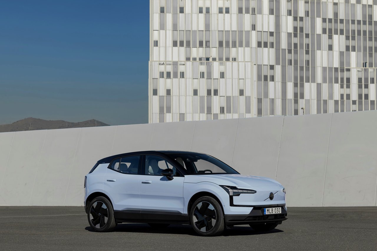 Volvo EX30 - Miniature 3