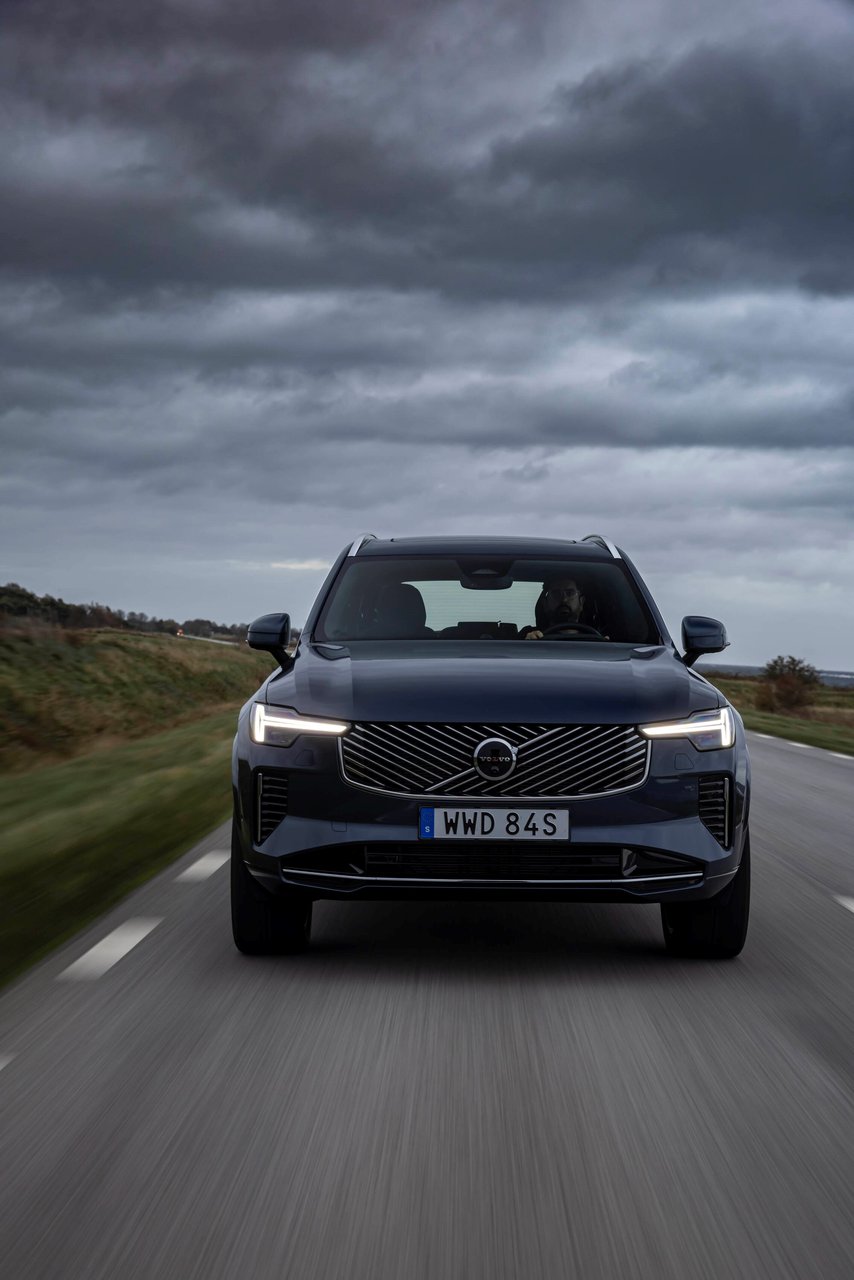 Volvo XC90 - Miniature 2