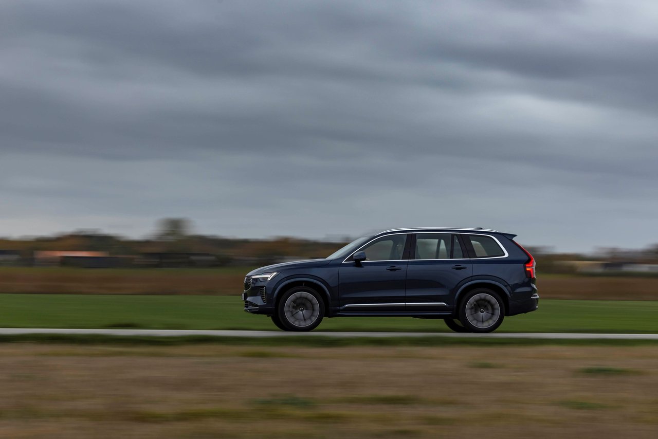Volvo XC90 - Miniature 5